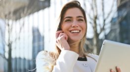 blog_businesswoman-call-career-789822